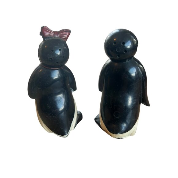 Vintage Millie & Willie Penguin MCM Kitschy Plastic Salt & Pepper Shakers - Picture 3 of 7